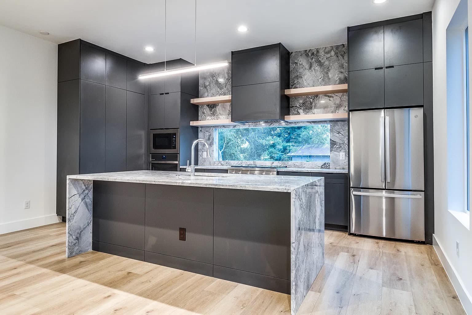 2315 Hawthorne Avenue - Photo 3