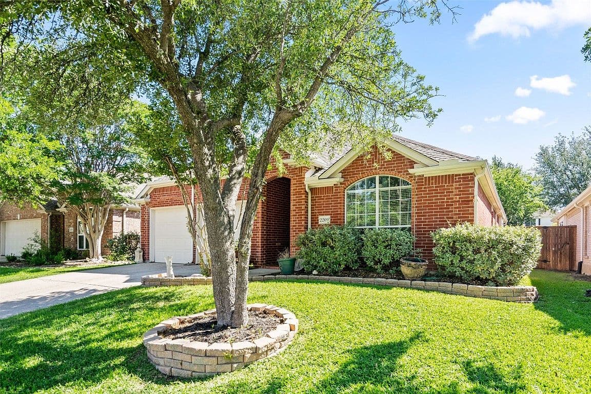 2209 Tralee Circle